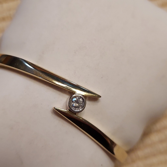 💢14k and diamond bracelet. - Picture 8 of 13